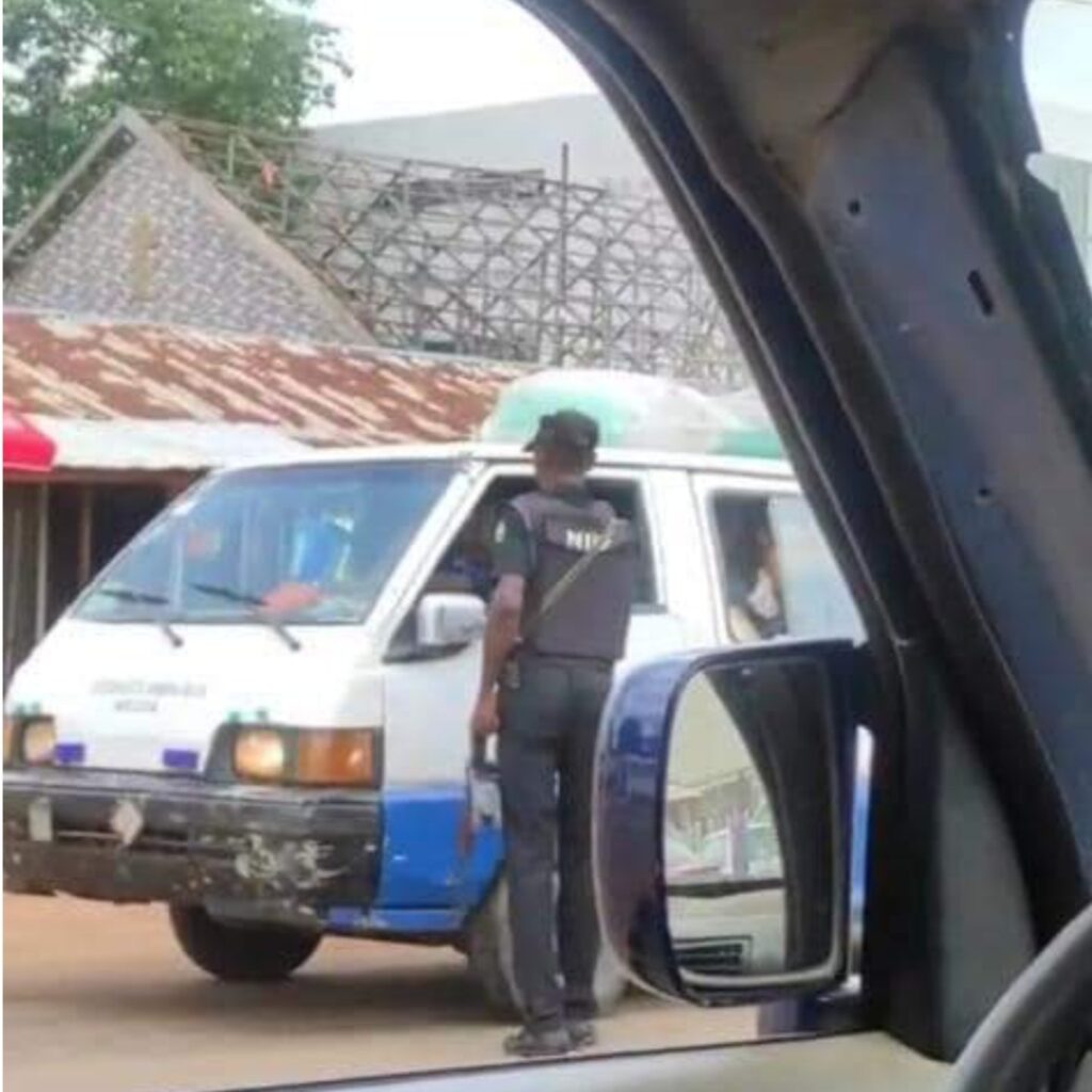 anambra-cp-orders-investigation-into-video-of-policeman-collecting-bribe-at-checkpoint
