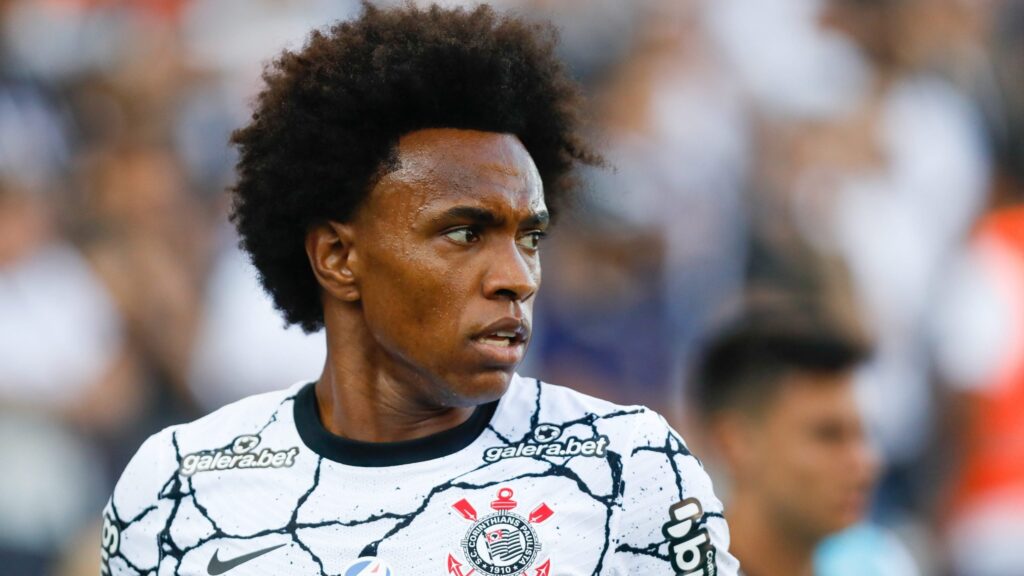 epl:-willian-welcomes-neymar-to-man-united