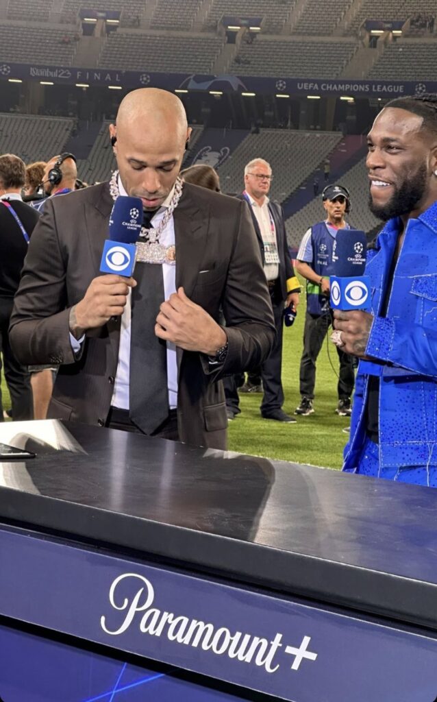 ‘igwe’-–-thierry-henry-claims-nigerian-royalty-as-burna-boy-‘gifts’-him-neck-piece