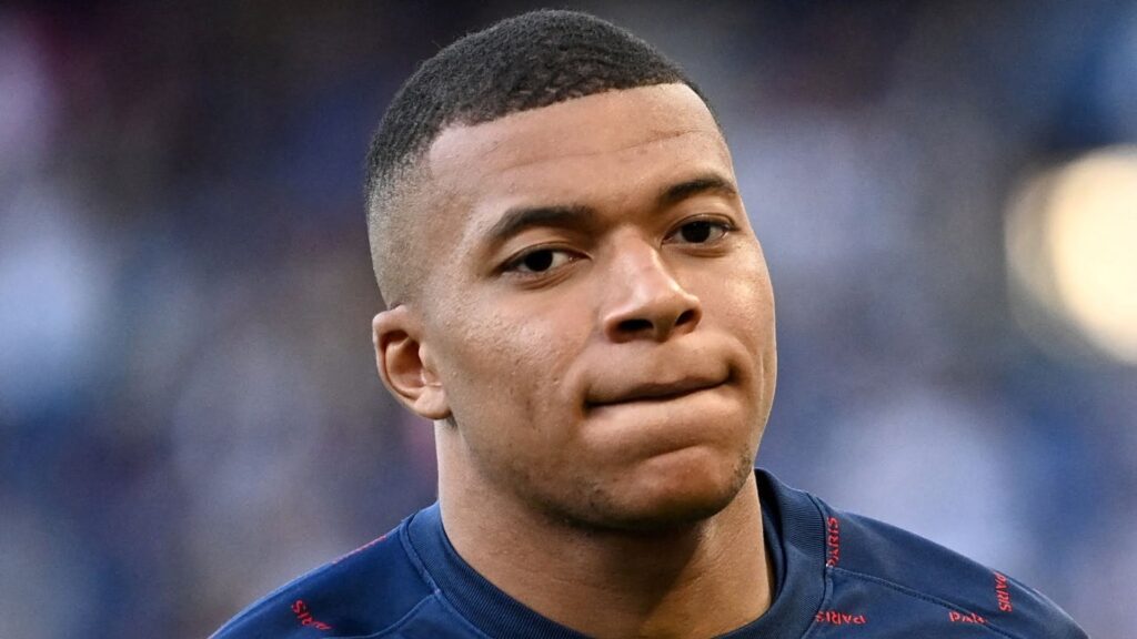 transfer:-real-madrid-midfielder-welcomes-mbappe-to-santiago-bernabeu
