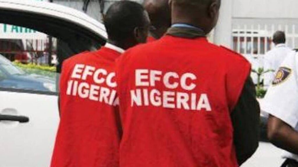 33-suspected-internet-fraudsters-arrested-in-enugu