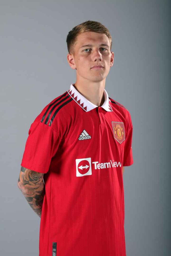 transfer:-man-utd-midfielder,-galbraith-leaves-old-trafford-for-new-club