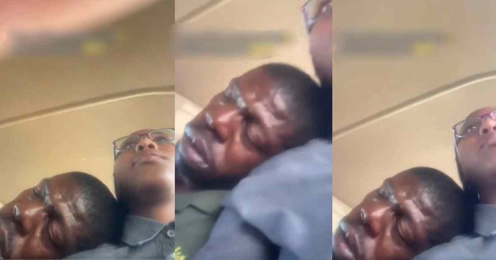 “why-i-h@te-public-transport”-–-lady-shares-video-of-a-man-sleeping-on-her-shoulder-during-a-ride-in-a-public-bus-(video)