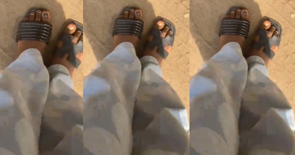 lady-in-disbel!ef-as-she-travels-from-lagos-to-abeokuta-wearing-two-different-slippers-(video)