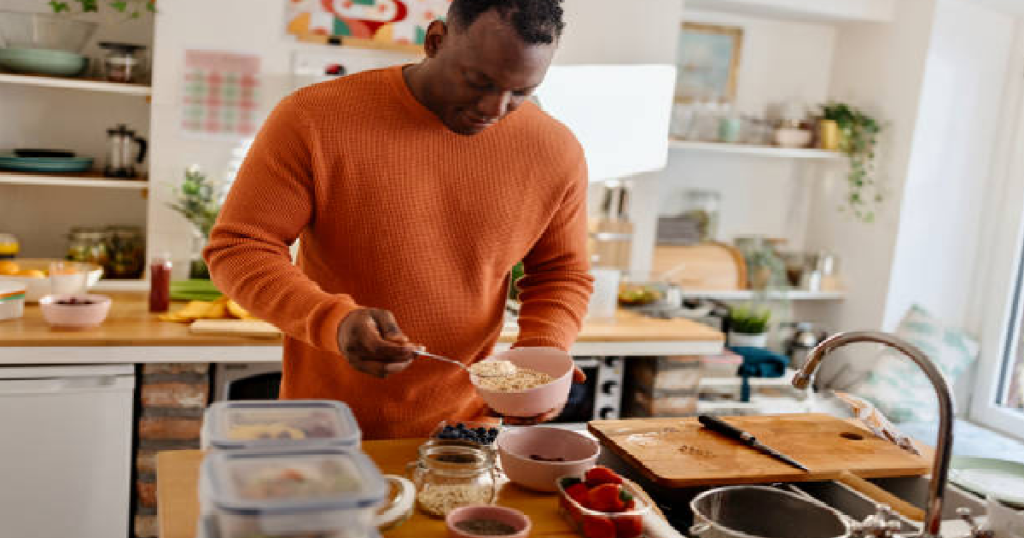 nigerian-lady-shares-a-visitor’s-sh0cking-reaction-after-seeing-her-dad-cook-for-the-family-(images)