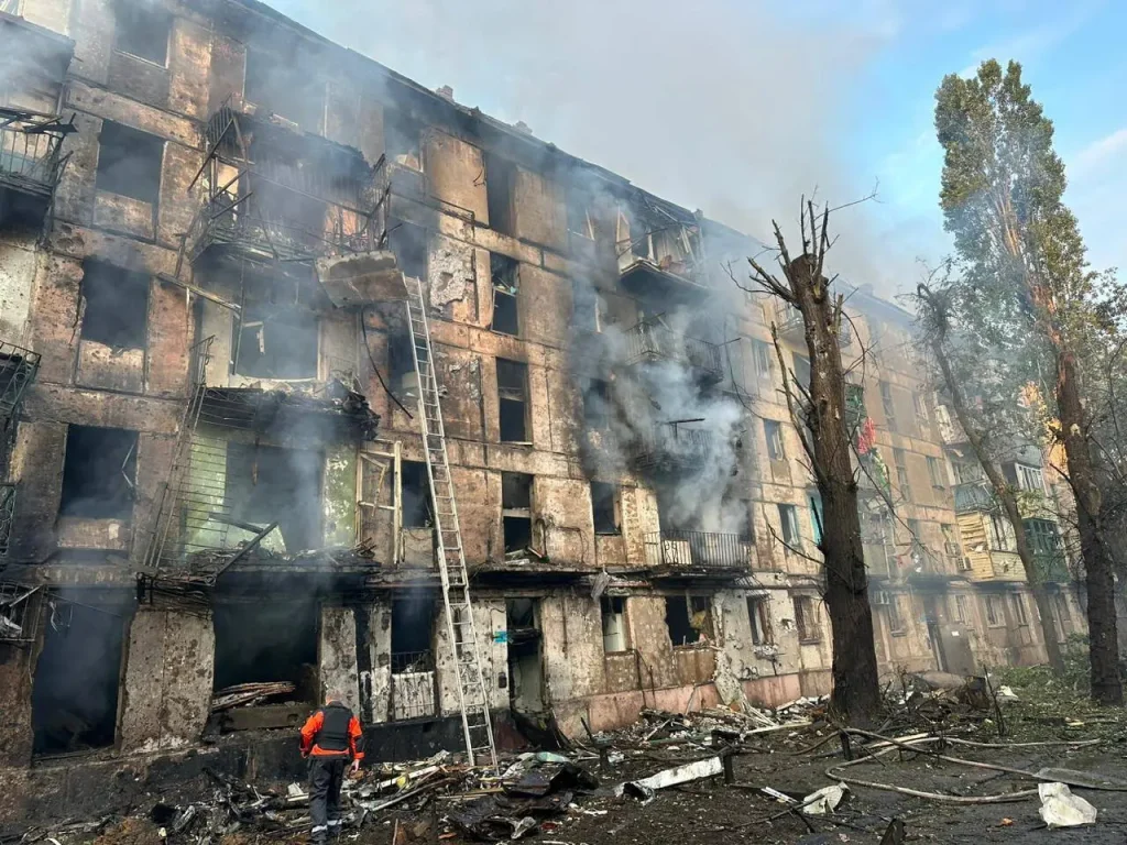 russian-drones-target-apartment-block-in-ukraine,-injure-46