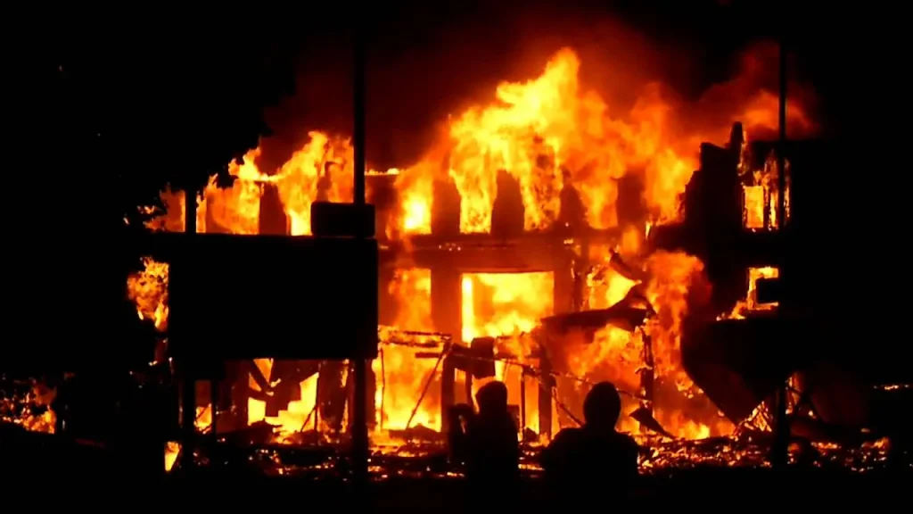 six-shops-razed-fown-by-early-morning-fire-in-ibadan