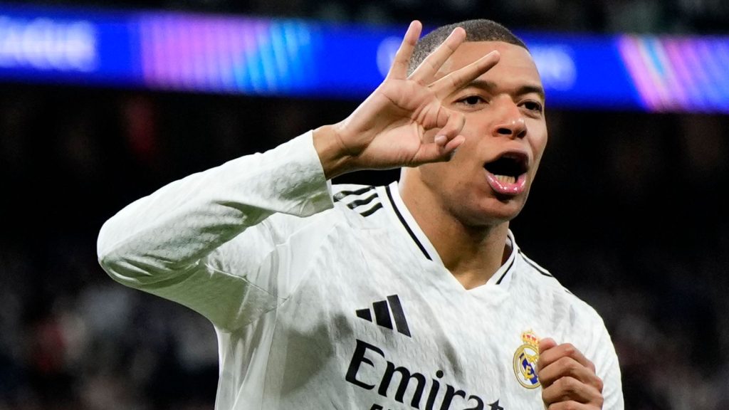 laliga:-mbappe-overtakes-lewandowski-in-top-scorer-race-after-el-clasico-hat-trick