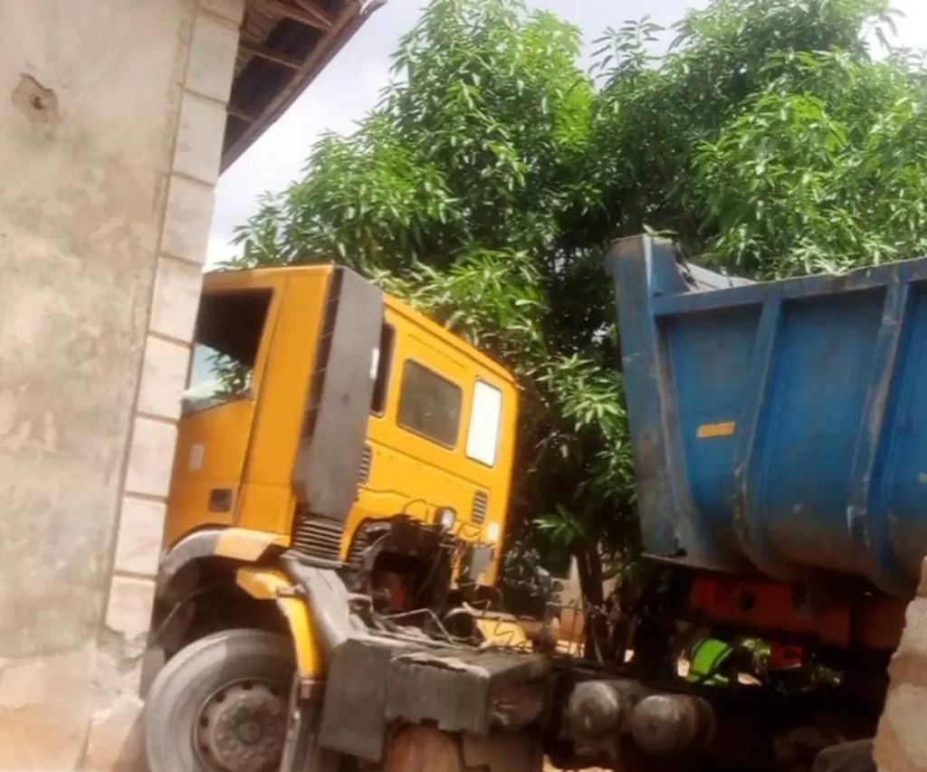one-dies-as-truck-rams-into-ogun-students