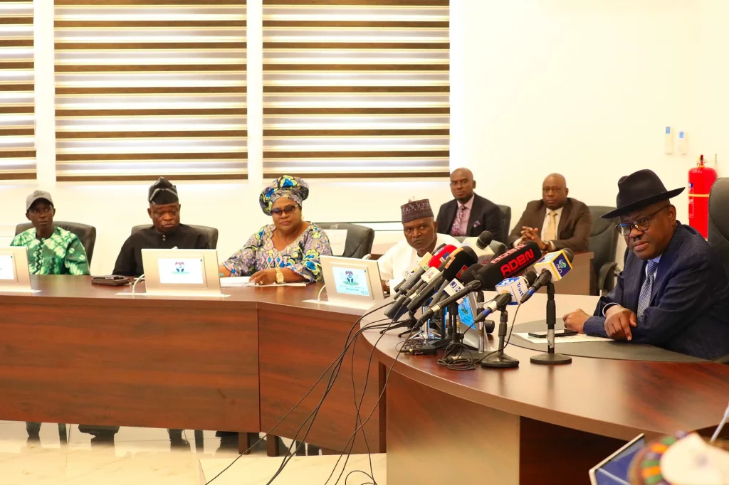 fct-primary-teachers-to-call-off-strike-following-wike’s-intervention