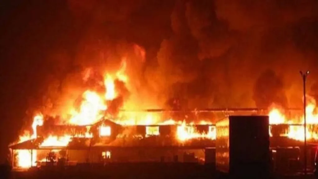 five-shops-ravaged-by-early-morning-fire-in-ibadan