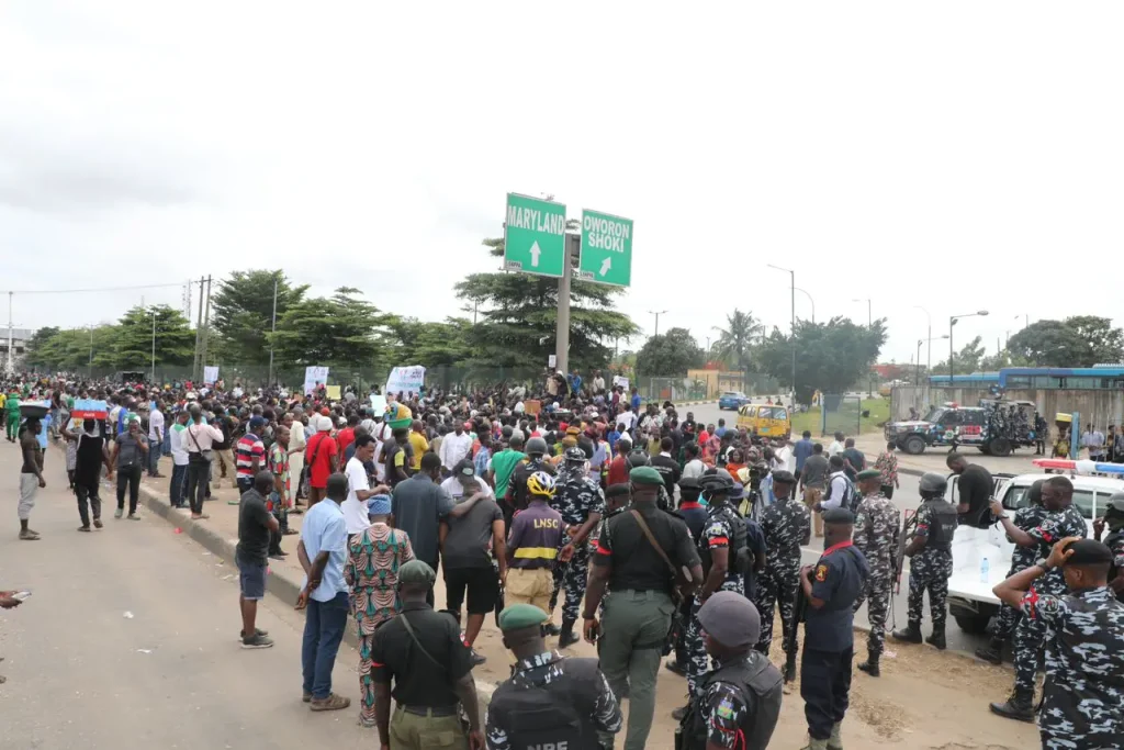 panic-as-suspected-cult-clashes-kill-three-in-lagos